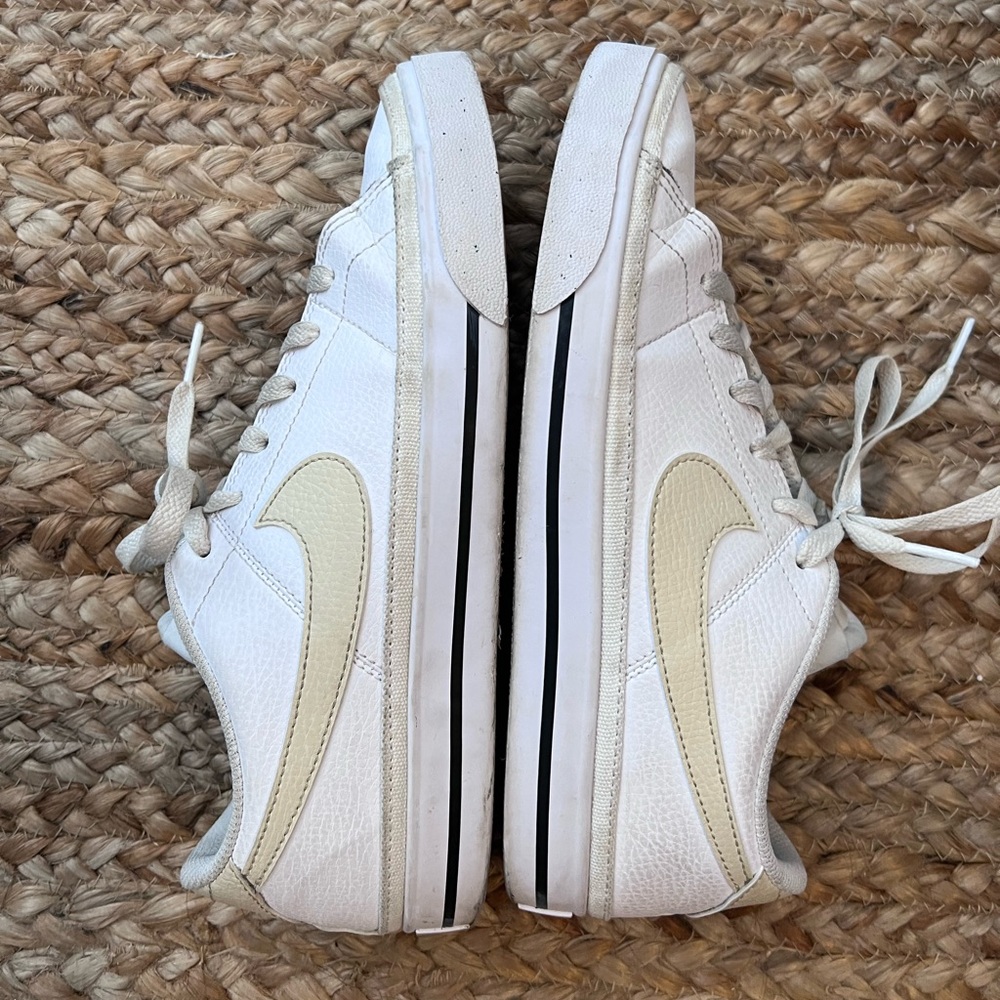 Nike Women's Court Legacy Next Nature Shoes - White